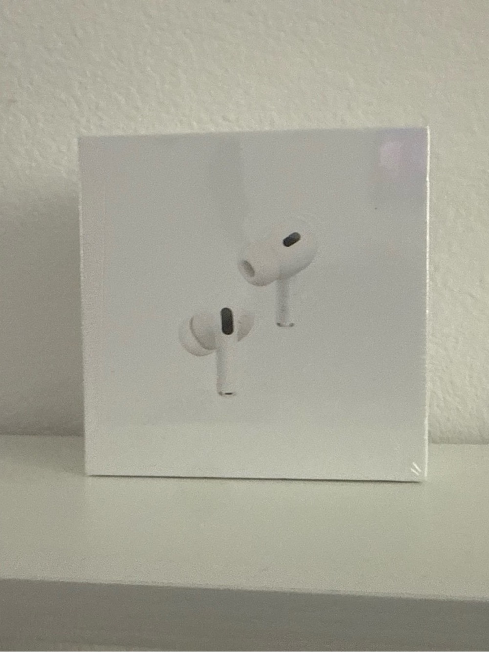 Apple White Wireless Earbuds with Charging Case